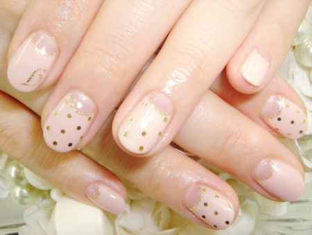 ◆ベージュイニシャルドットネイル◆